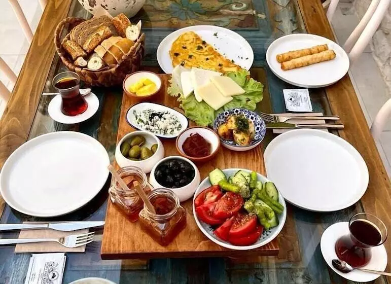 簡易ホテル 1870 Taş Konak Otel   Sanat Sokağı