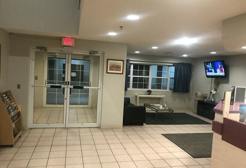 هتل Chadron Inn & Suites