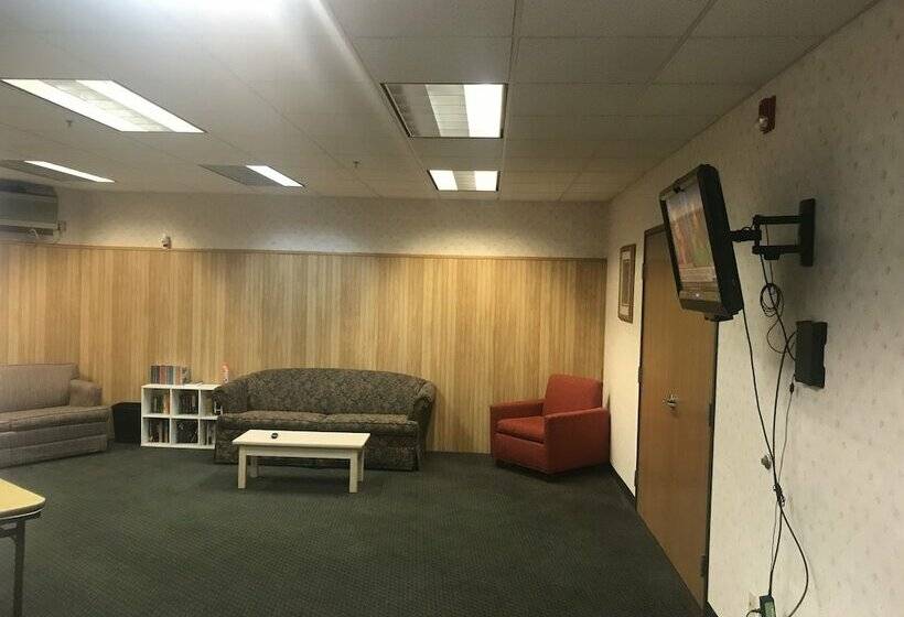 هتل Chadron Inn & Suites