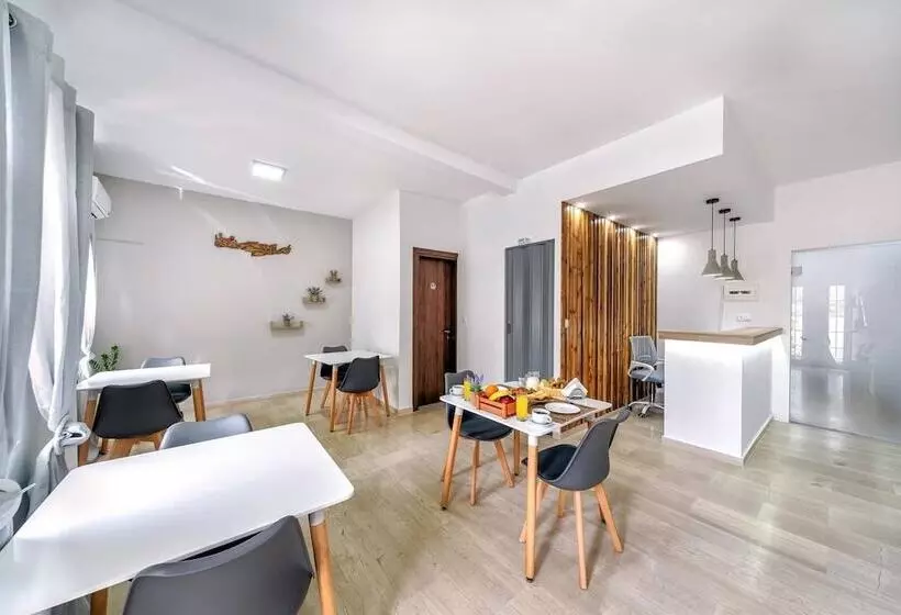 Hotelli Ermis Luxury Suites & Apartments