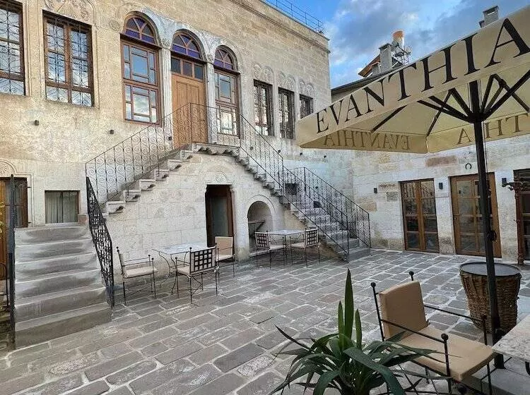 Hotelli Evanthia Cave Suites