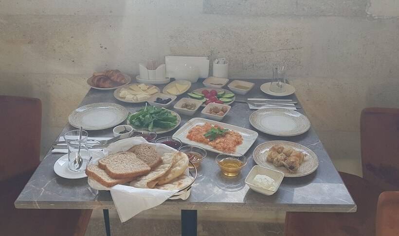 Hotel Evanthia Cave Suites