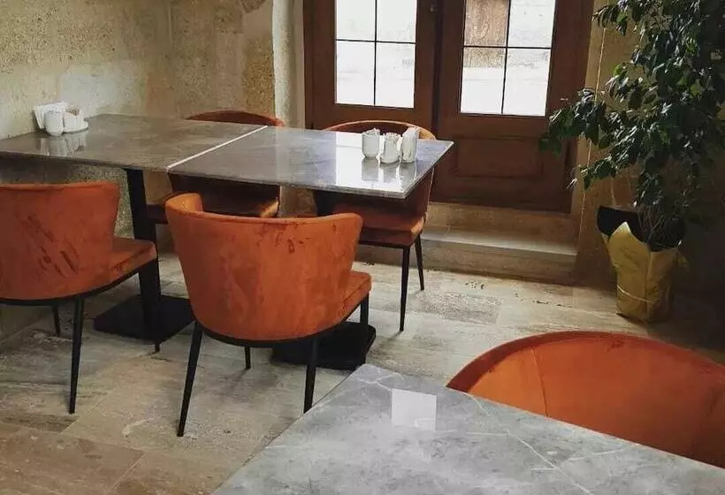 Hotelli Evanthia Cave Suites