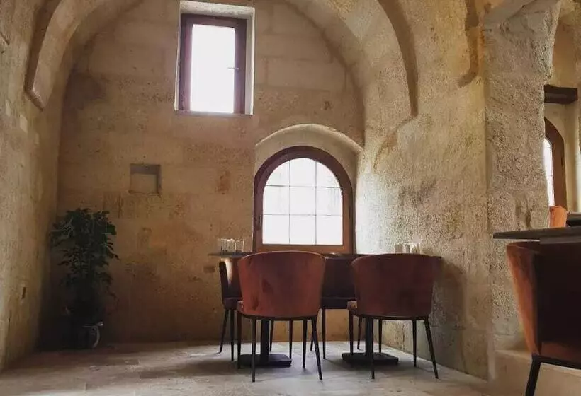 Hotelli Evanthia Cave Suites