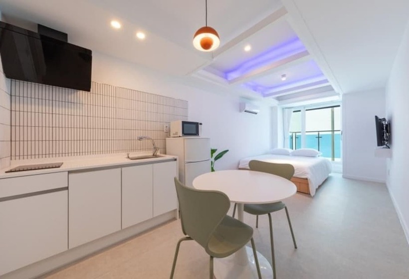 בית מלון כפרי Gangneung Bella Luna Pension