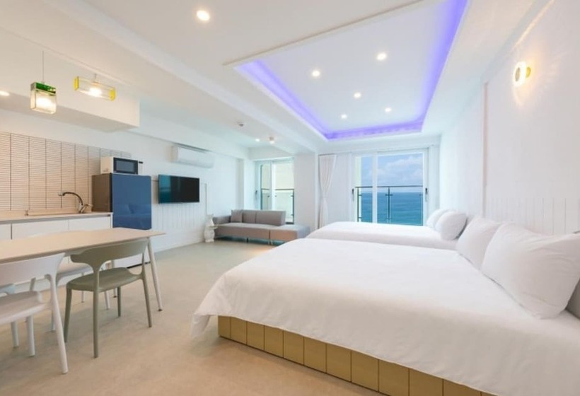 בית מלון כפרי Gangneung Bella Luna Pension