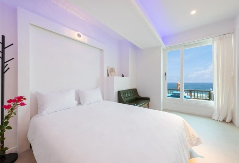 בית מלון כפרי Gangneung Bella Luna Pension