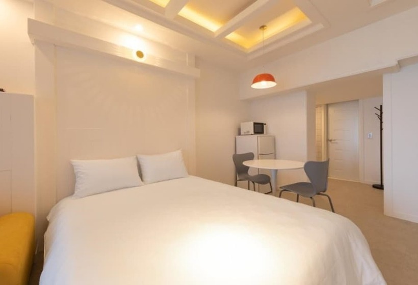 בית מלון כפרי Gangneung Bella Luna Pension