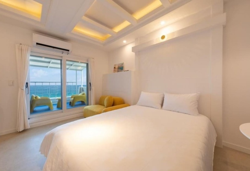 בית מלון כפרי Gangneung Bella Luna Pension