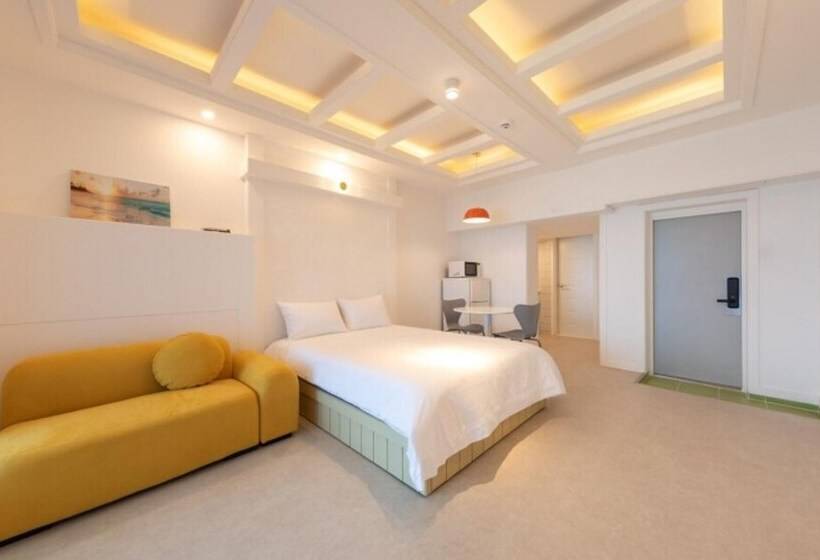 בית מלון כפרי Gangneung Bella Luna Pension