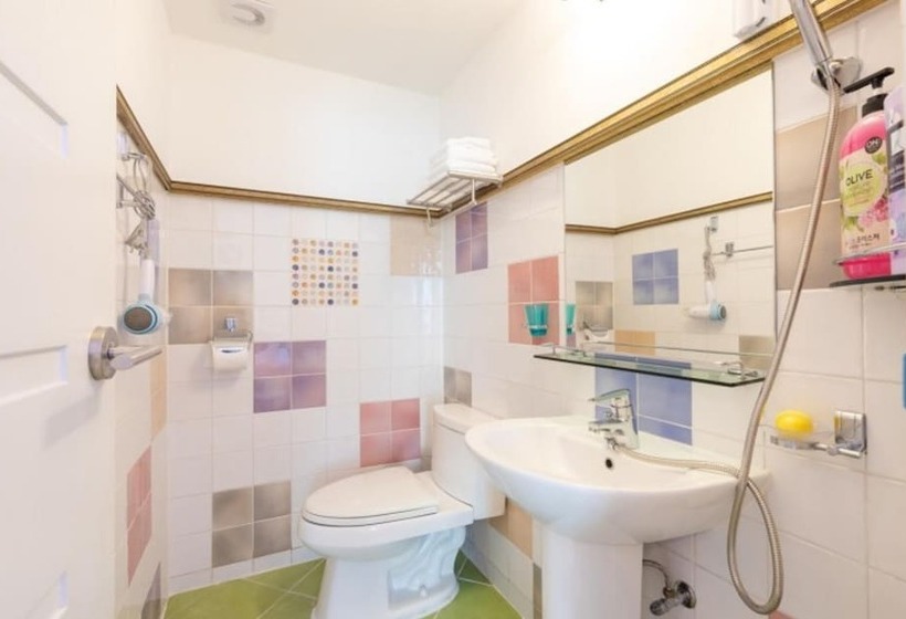 בית מלון כפרי Gangneung Bella Luna Pension