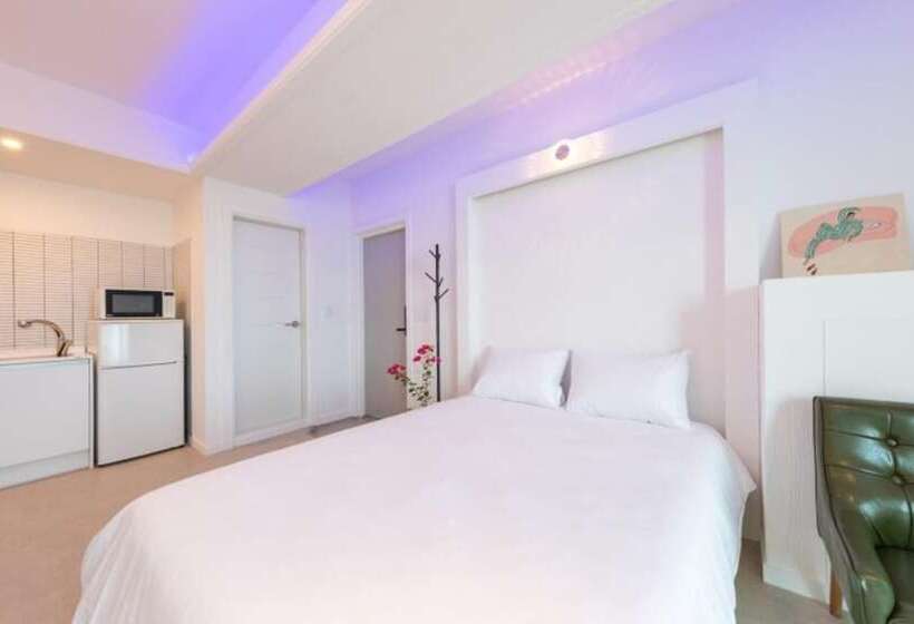 בית מלון כפרי Gangneung Bella Luna Pension