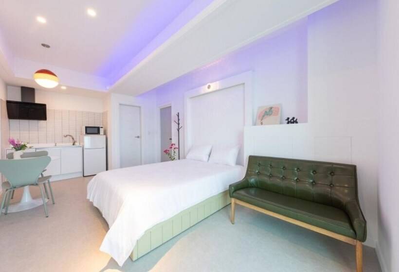 בית מלון כפרי Gangneung Bella Luna Pension