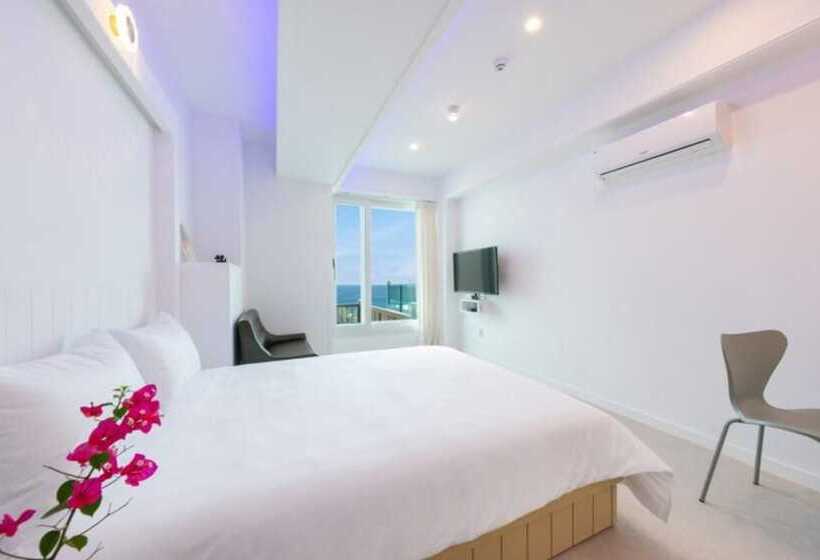 בית מלון כפרי Gangneung Bella Luna Pension