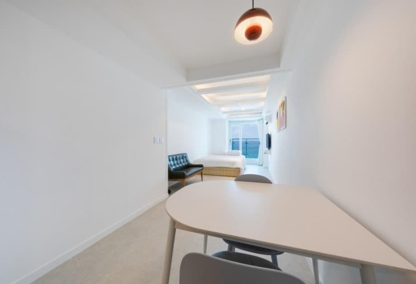 בית מלון כפרי Gangneung Bella Luna Pension