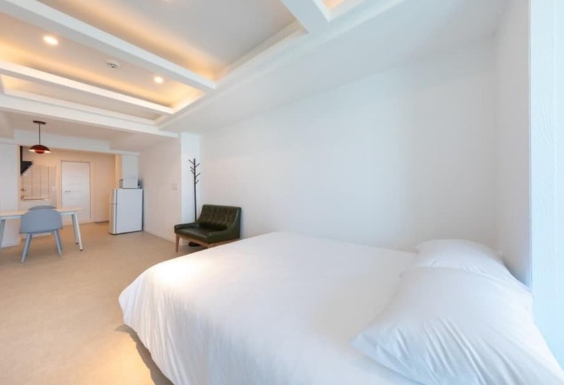 בית מלון כפרי Gangneung Bella Luna Pension