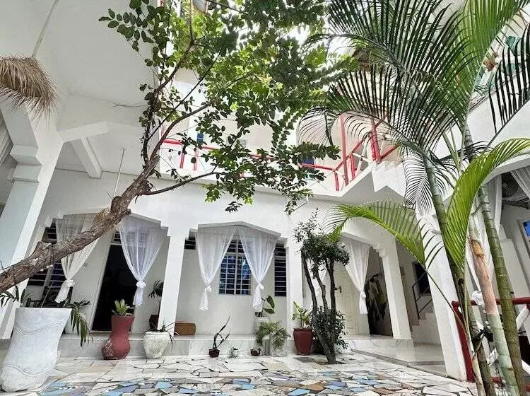 Hotelli Pole Pole House