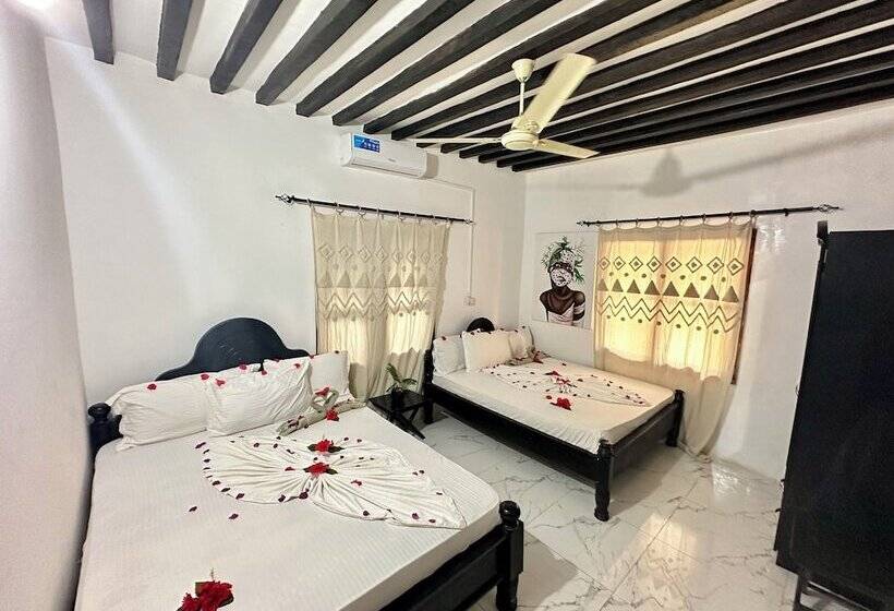 Hotel Pole Pole House