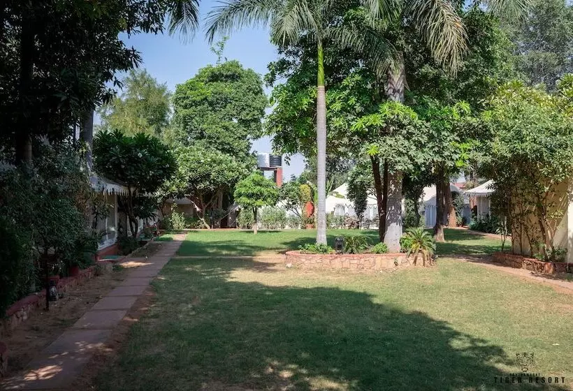 Hotelli Ranthambore Tiger Resort By Park Tree