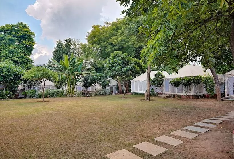 Hotelli Ranthambore Tiger Resort By Park Tree