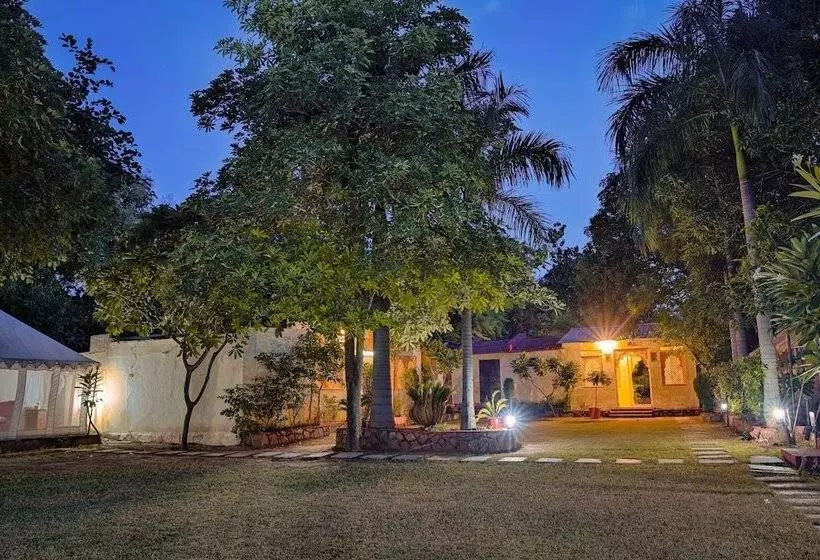 Hotelli Ranthambore Tiger Resort By Park Tree