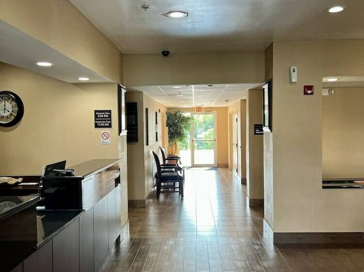 Otel Saffron Inn & Suites