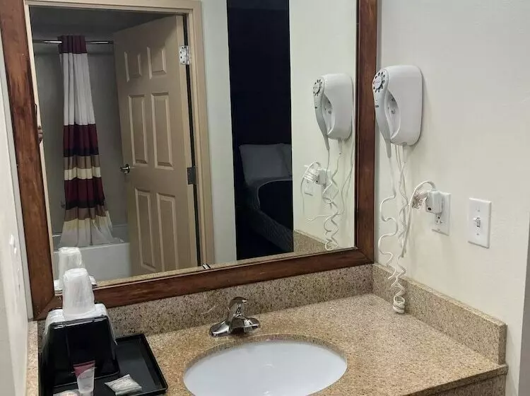 هتل Saffron Inn & Suites