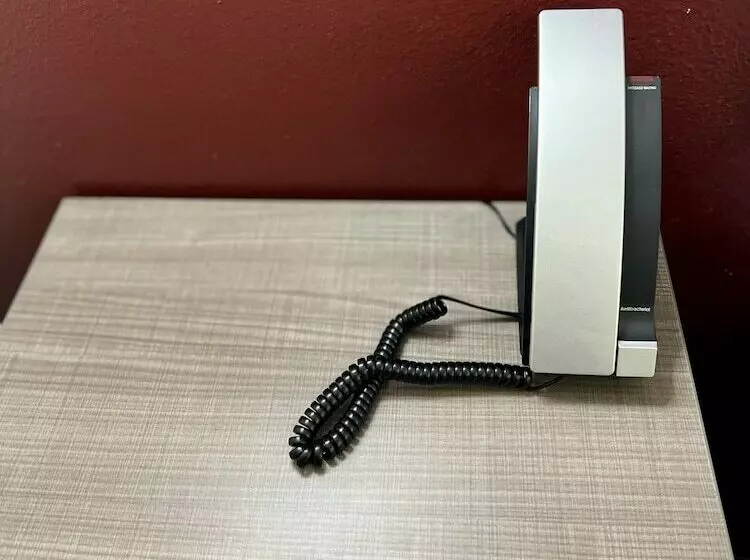 هتل Saffron Inn & Suites