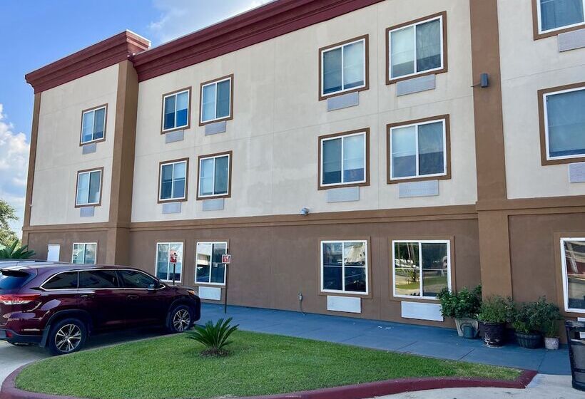 Otel Saffron Inn & Suites