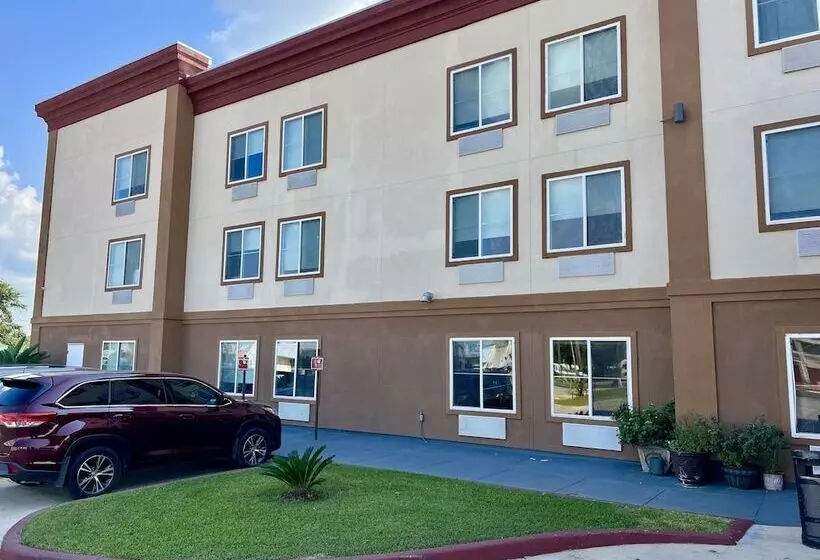 هتل Saffron Inn & Suites