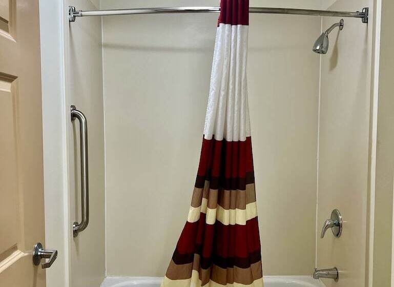 Otel Saffron Inn & Suites