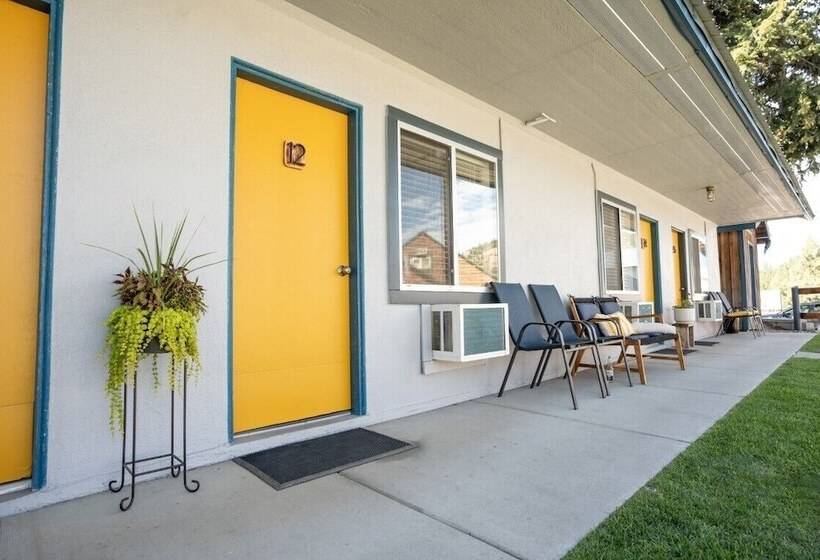 Мотель Columbia Point Resort