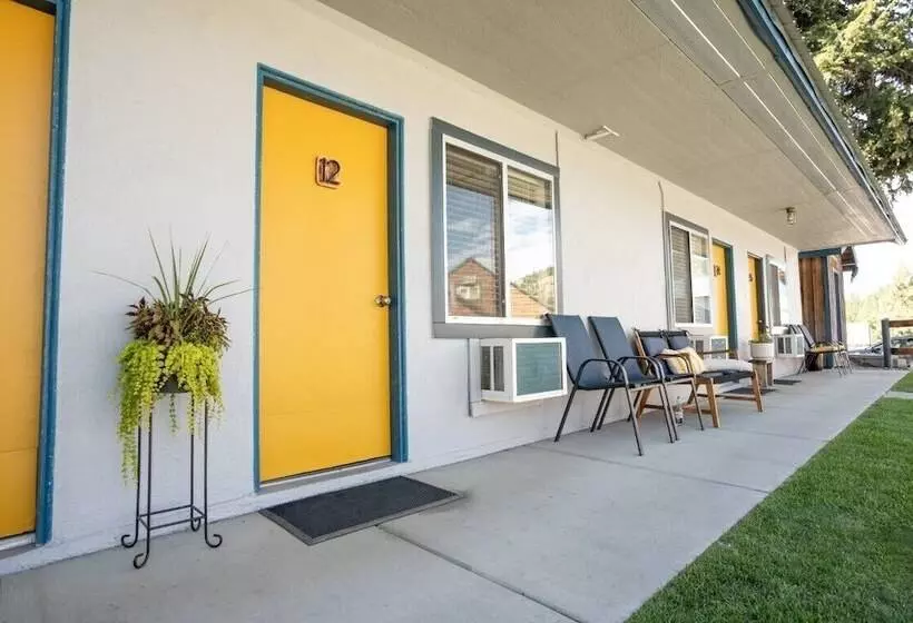 Motelli Columbia Point Resort