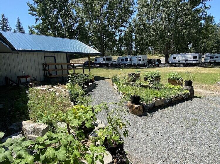 Мотель Columbia Point Resort