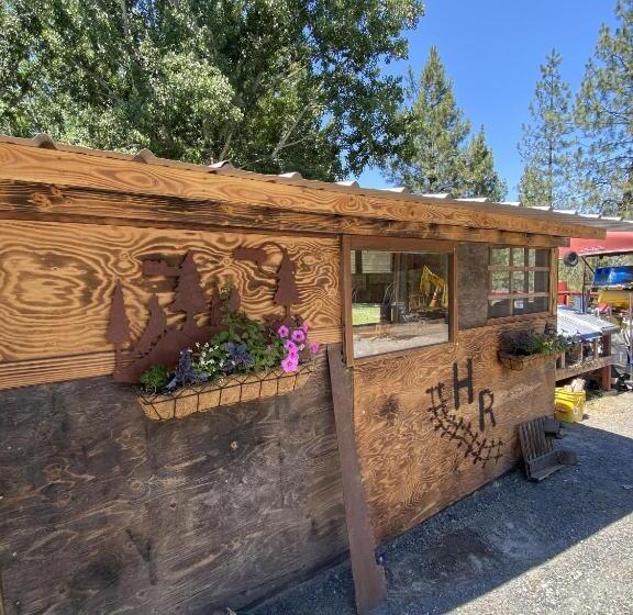 Мотель Columbia Point Resort