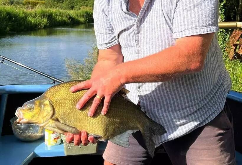 Narrowboat With Hot Tub, Spa, Cruising And More