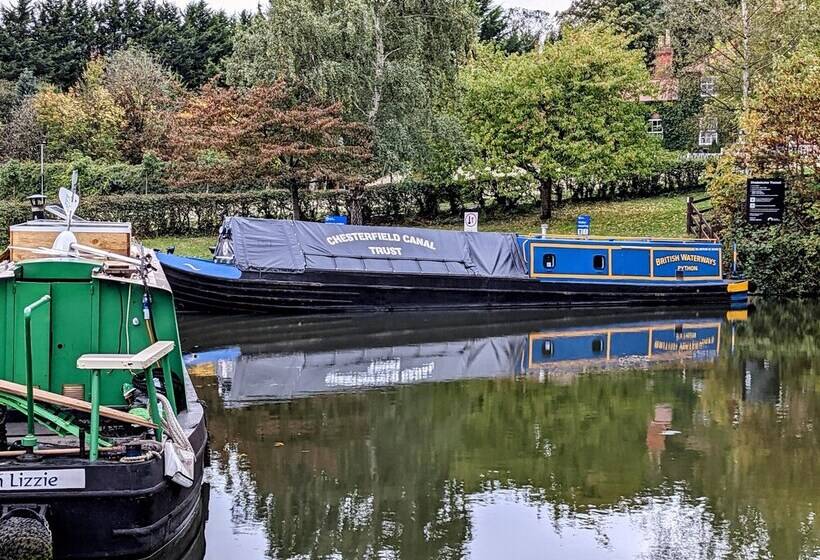 Narrowboat With Hot Tub, Spa, Cruising And More