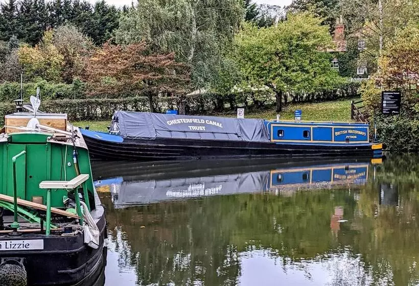 Narrowboat With Hot Tub, Spa, Cruising And More