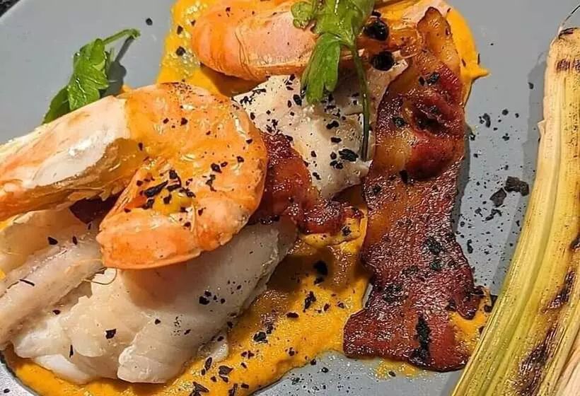 Narrowboat With Hot Tub, Spa, Cruising And More