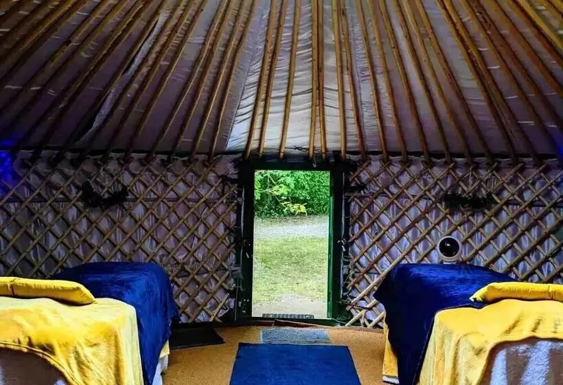 Narrowboat With Hot Tub, Spa, Cruising And More