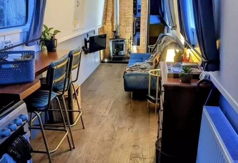 Narrowboat With Hot Tub, Spa, Cruising And More