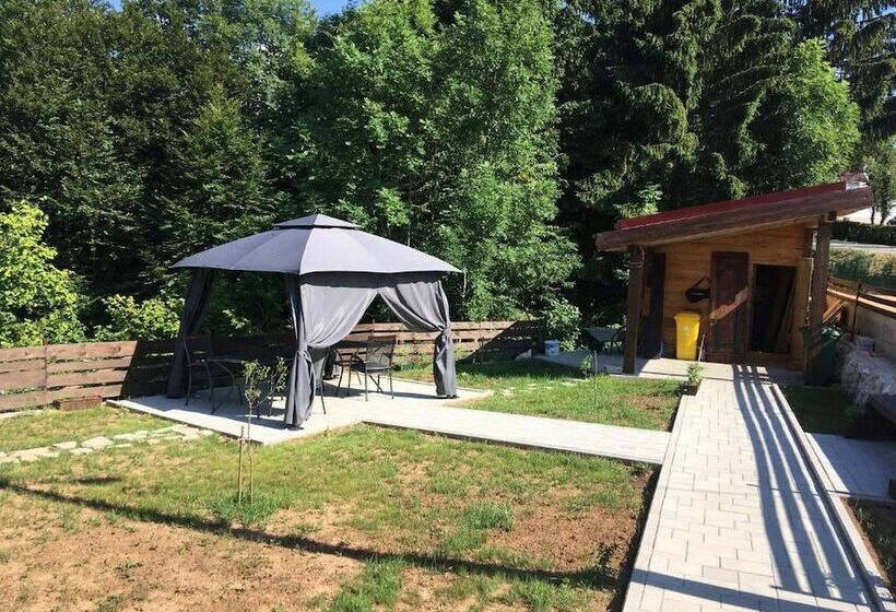 بنسيون Guesthouse Family Bosnic