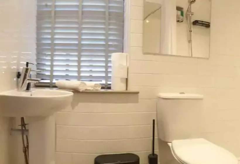 ペンション Turner   En Suite Room In Canalside Guesthouse