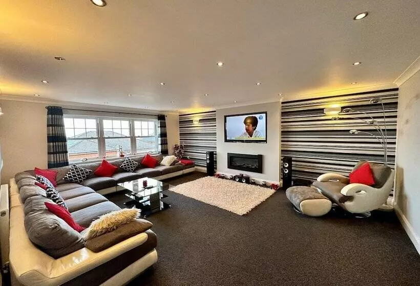 Residenssi Le Morne  5 Bed Luxury Coastal Retreat