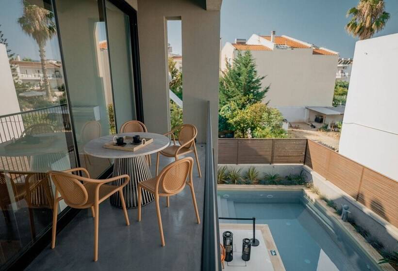 レジデンス Capital Luxury Suites