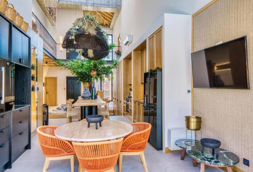 レジデンス Capital Luxury Suites