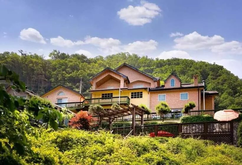 Yangpyeong Beulleosseom Pet Spa Pension