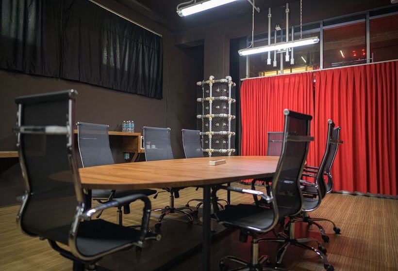 Hostel Reina Roja Hostal