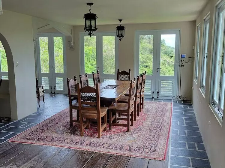 تختخواب و صبحانه Villa Gringo Farms