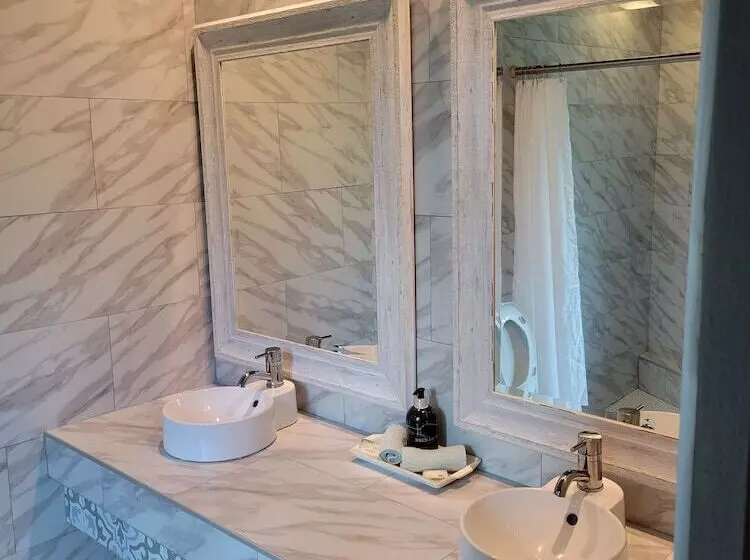 تختخواب و صبحانه Villa Gringo Farms